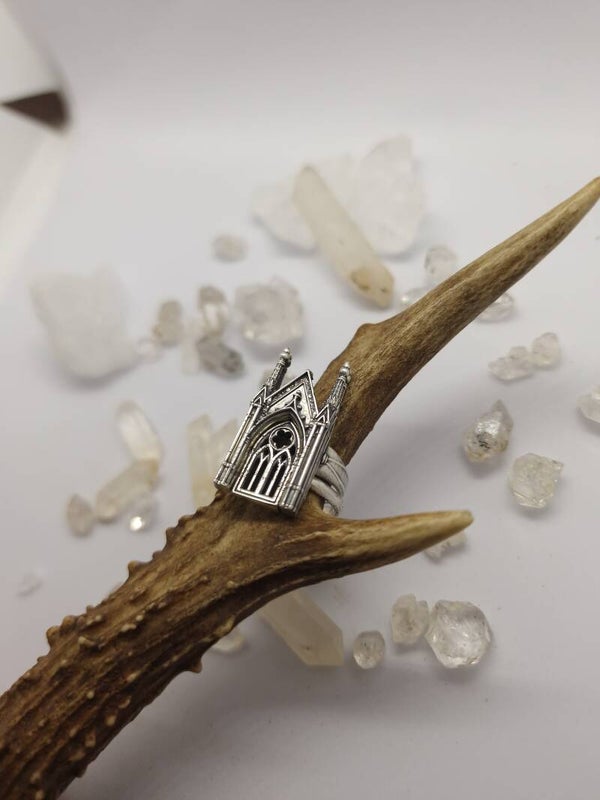 The mausoleum stacker Rings | MTO | Regina