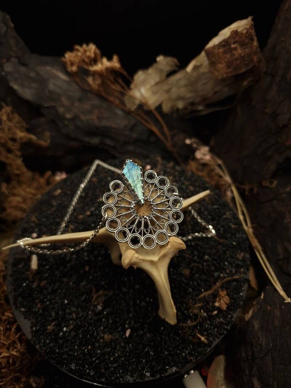 The Aurora Necklace | Labradorite | Regina