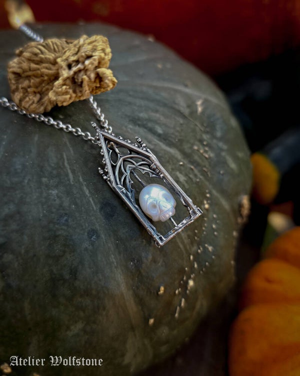 Oh my Gourd | One of a Kind pendant | white pearl | Regina