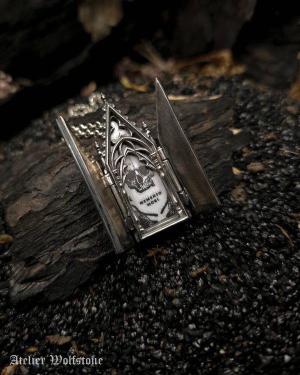 Memorare Cathedrale | One of a Kind Pendant | crystalised glass | Regina