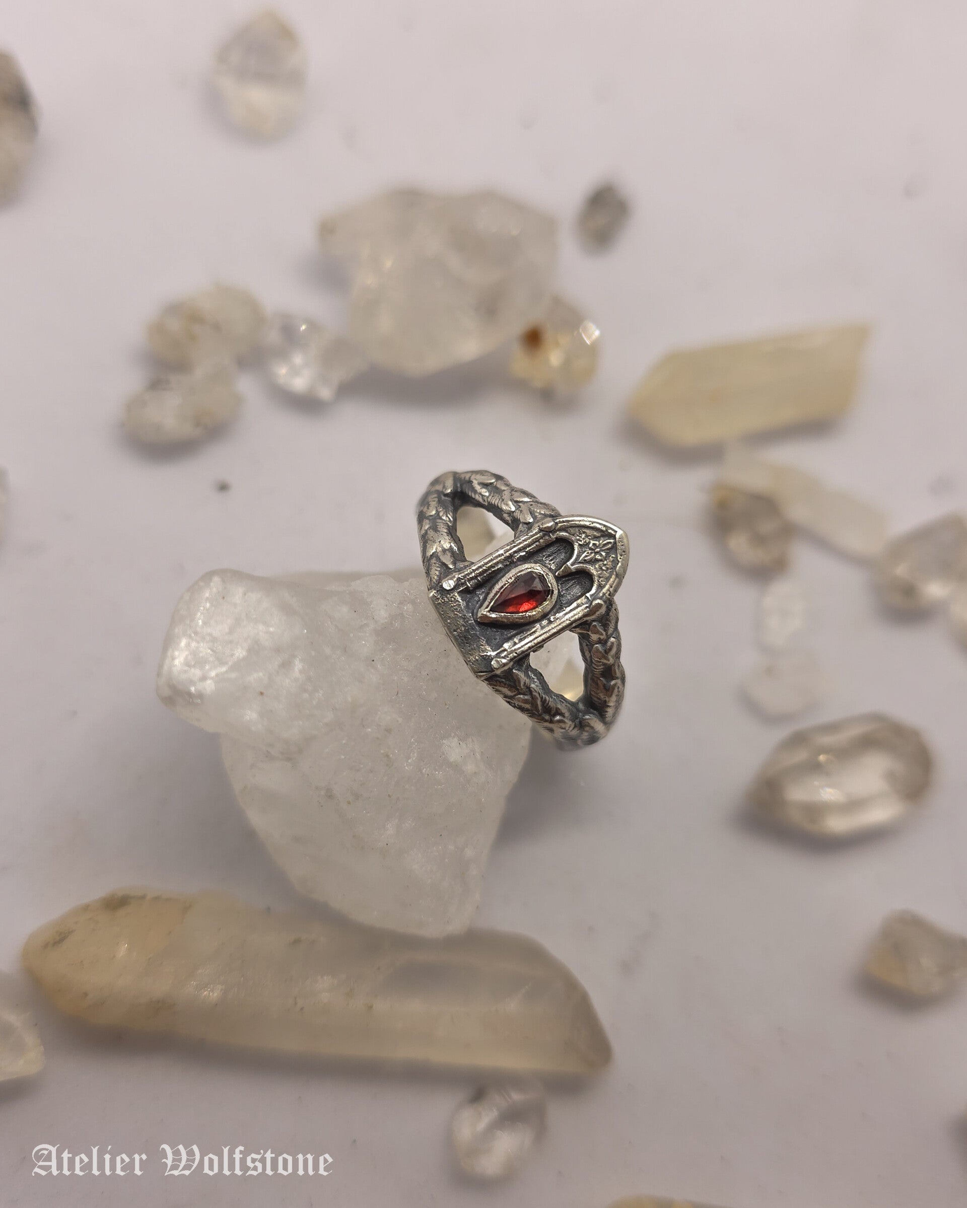The Gravestone Ring | Size 18,5 | One of a Kind | Garnet | Curiosity Cabinet