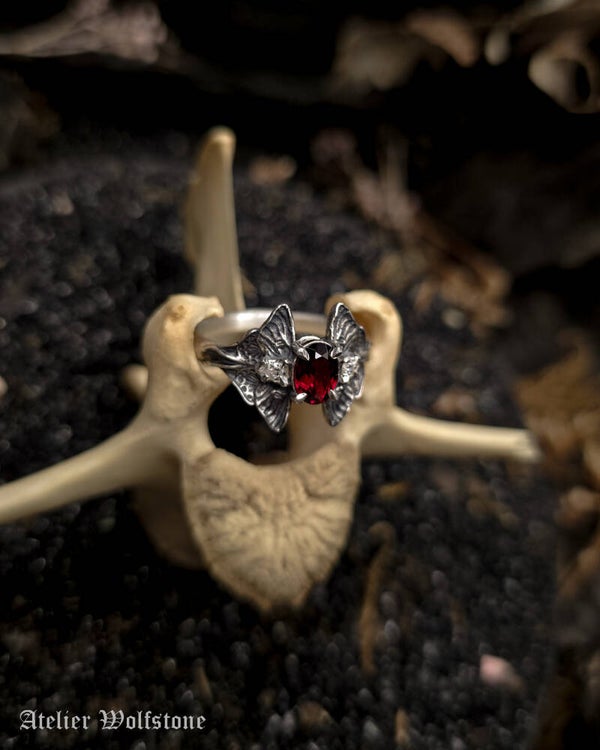 Crymson Moth | One of a Kind Ring | size 18,5 | garnet & quartz | Curiosity Cabinet