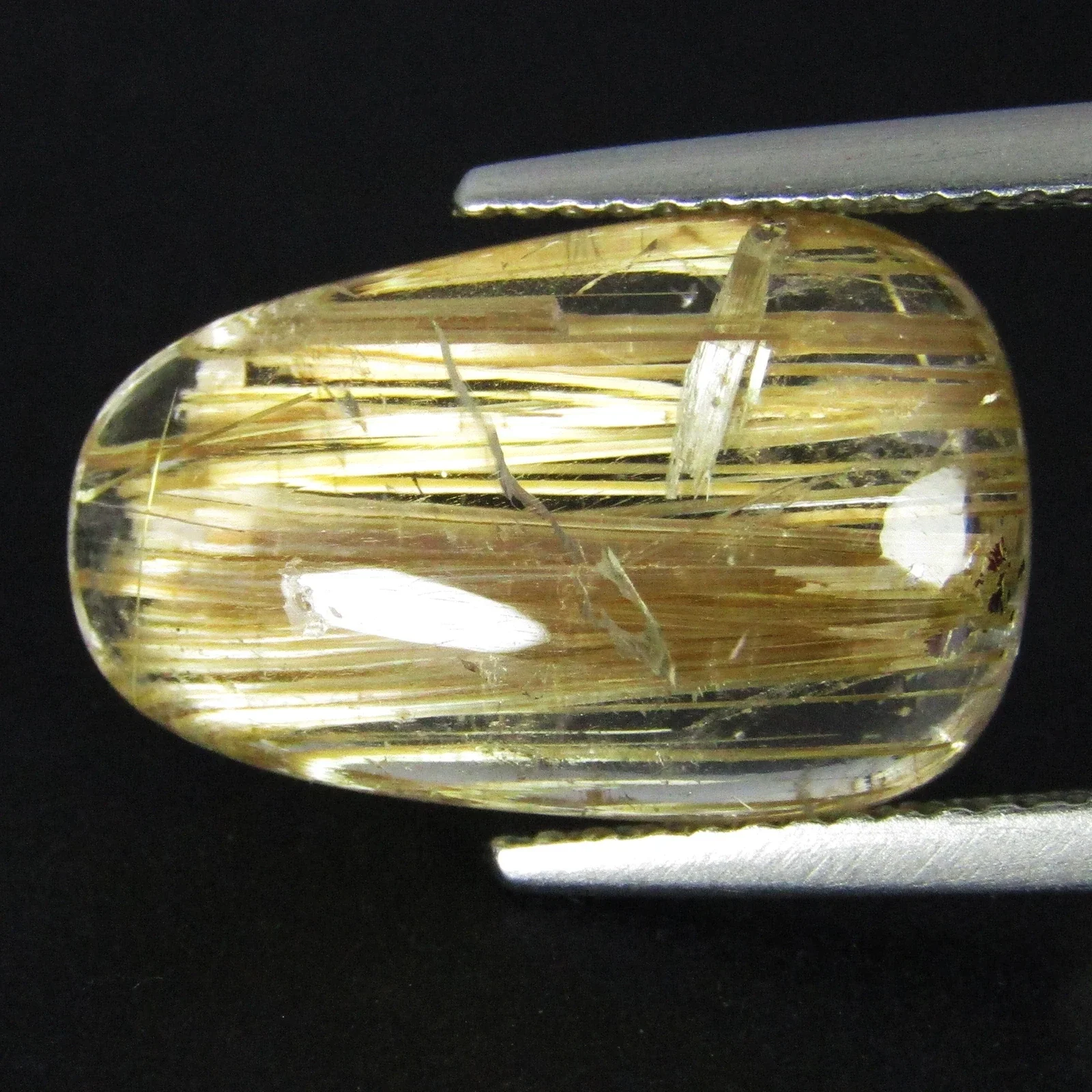 Cabochon quartz rutile