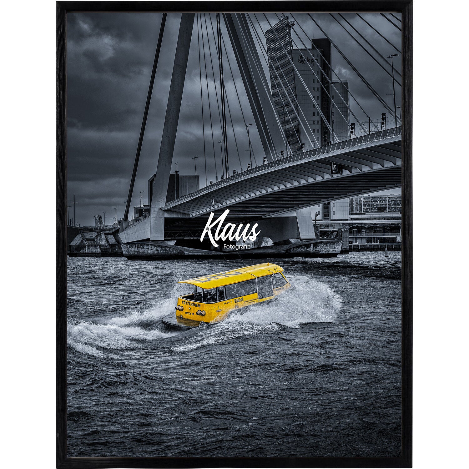 Watertaxi onder de Erasmusbrug