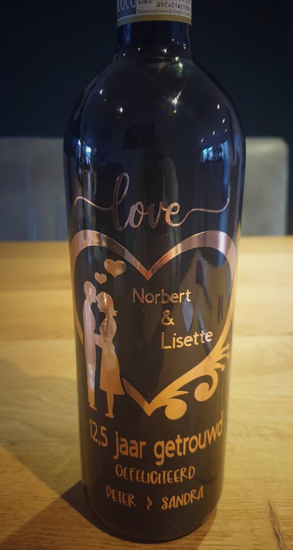 Wijnfles met gepersonaliseerde etiket