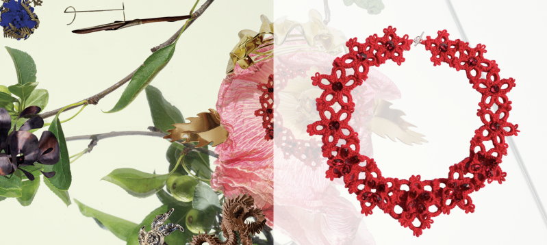 Statement red flowers collier with Swarovski crystals / Rode collier 