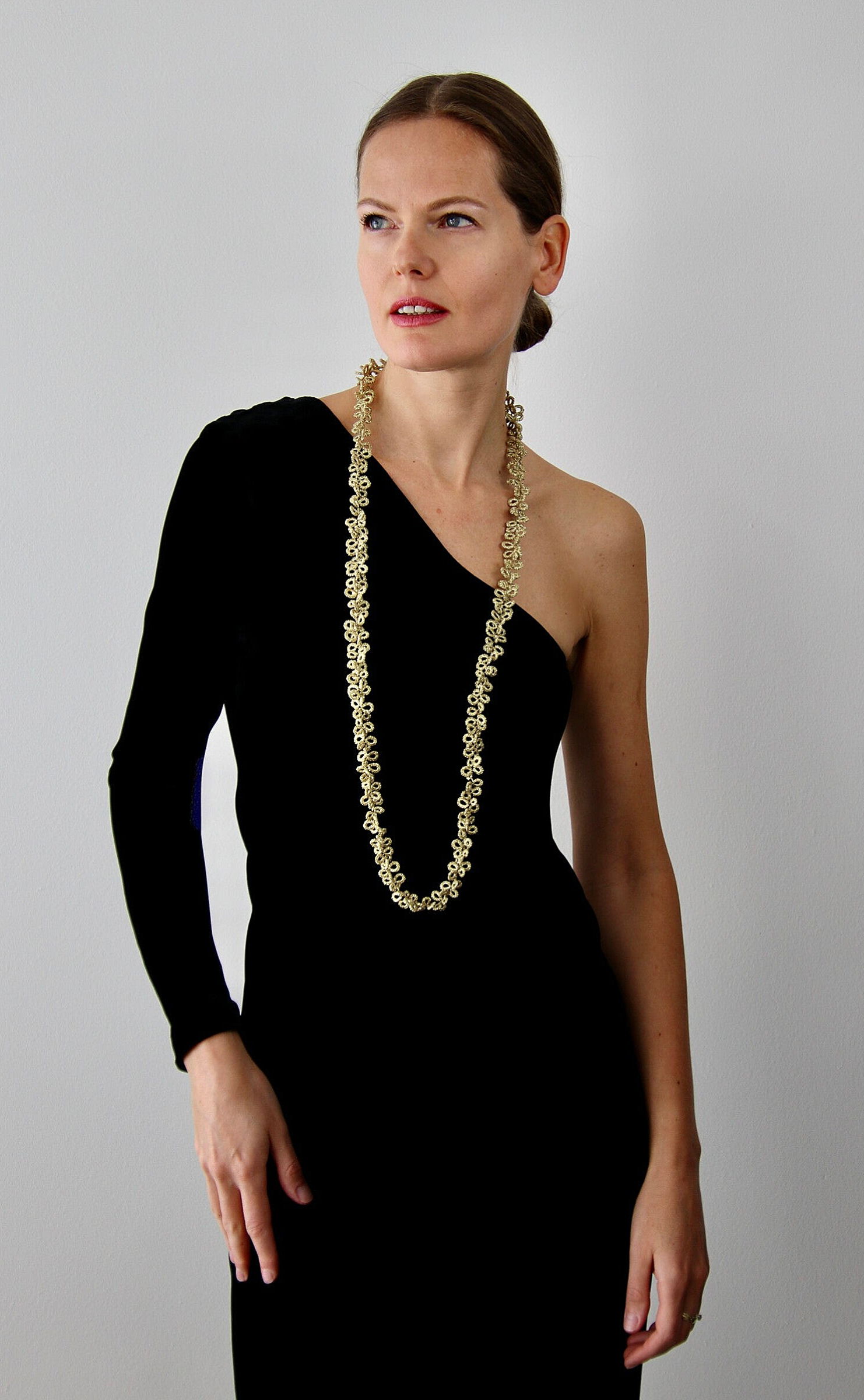 Handcrafted lace necklaces and colliers / handgemaakte unieke kettingen