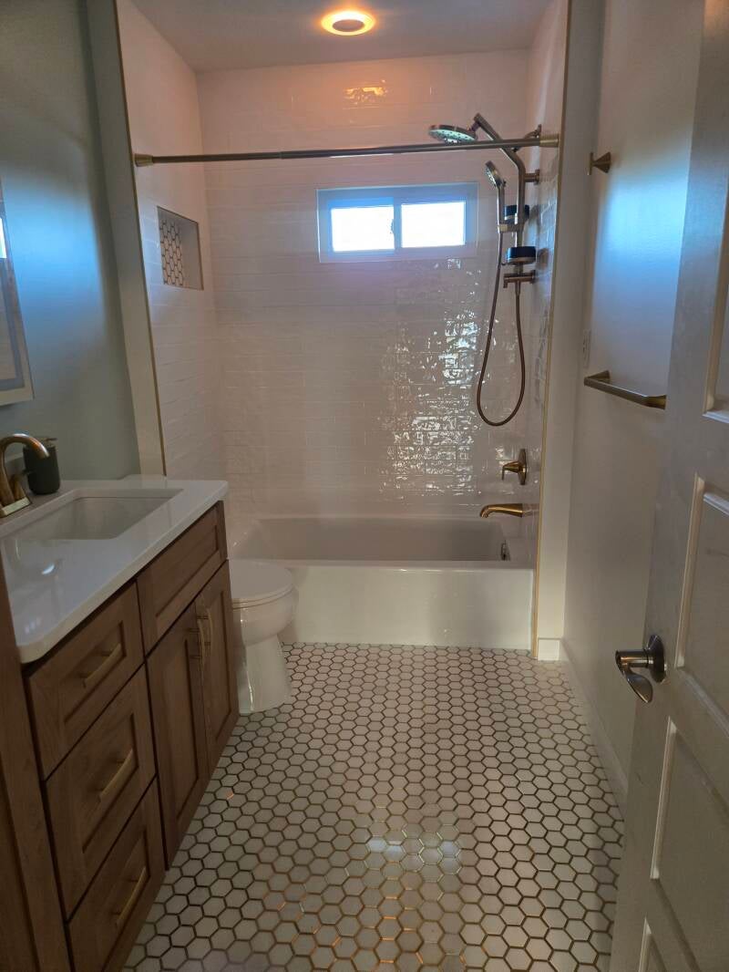 1000022821-standard.jpg