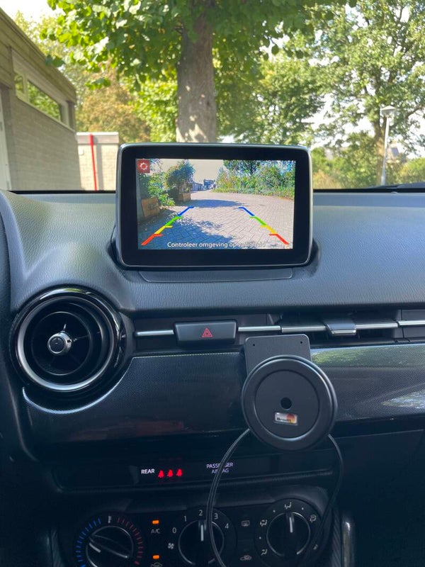 Camera Mazda 2