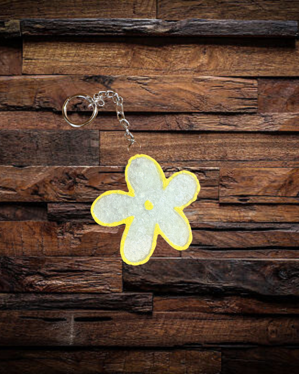 Mini White Flower Freshie Keychain - Clean Cotton Scent