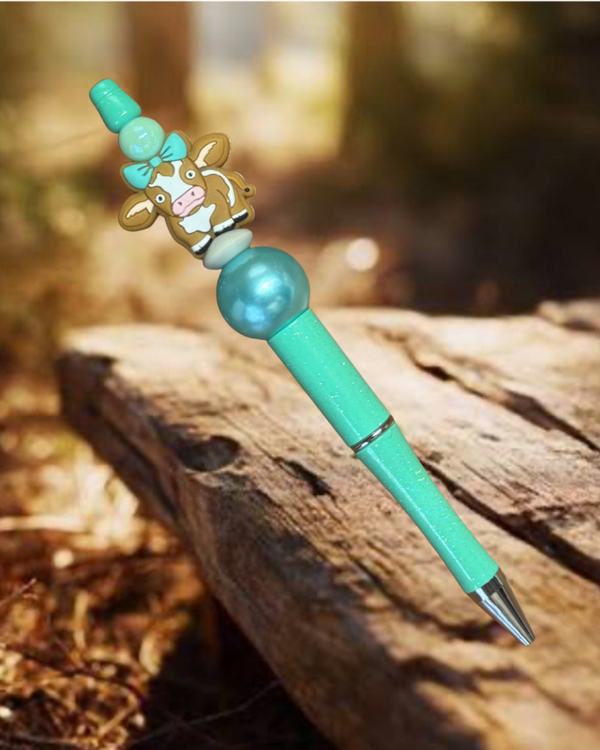 Highland Cow with Green Bow Pen