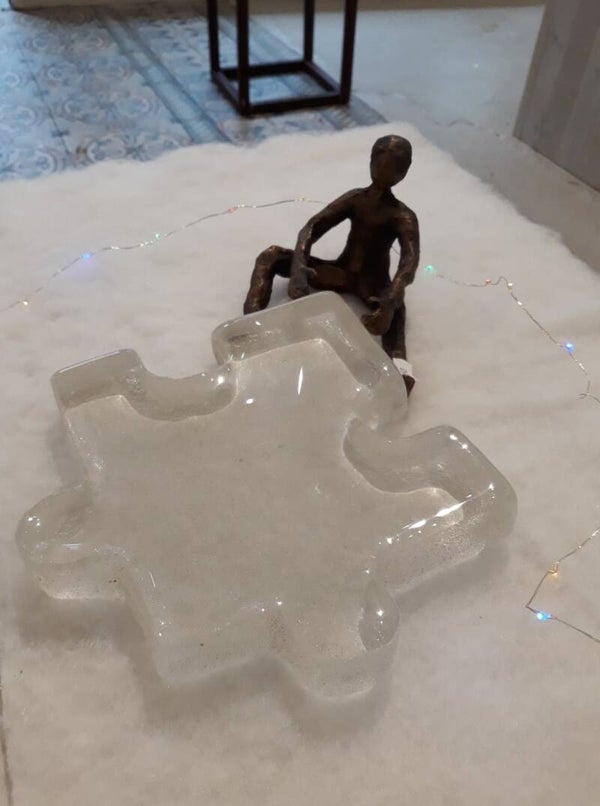 Als het laatste stukje puzzel past, gegoten glas +brons beeldje