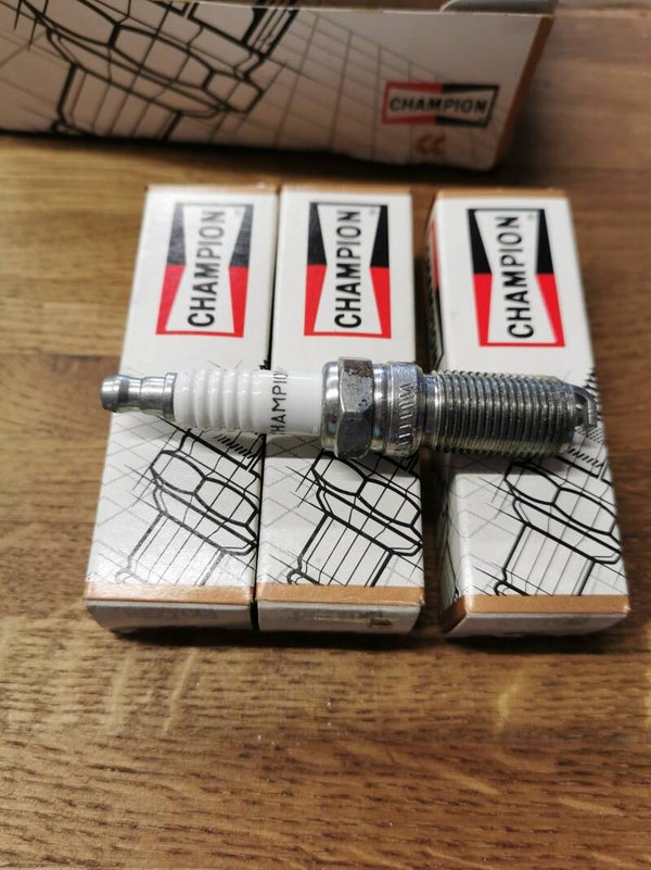 4 Pack Champion Spark Plugs for Various Ford