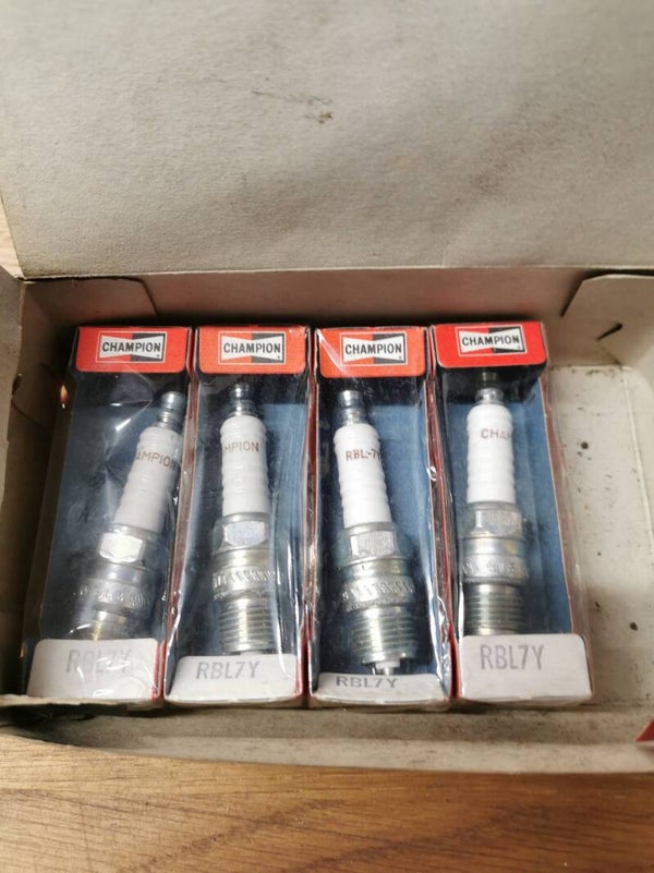 4 Pack Champion Spark Plugs for Various Vauxhall