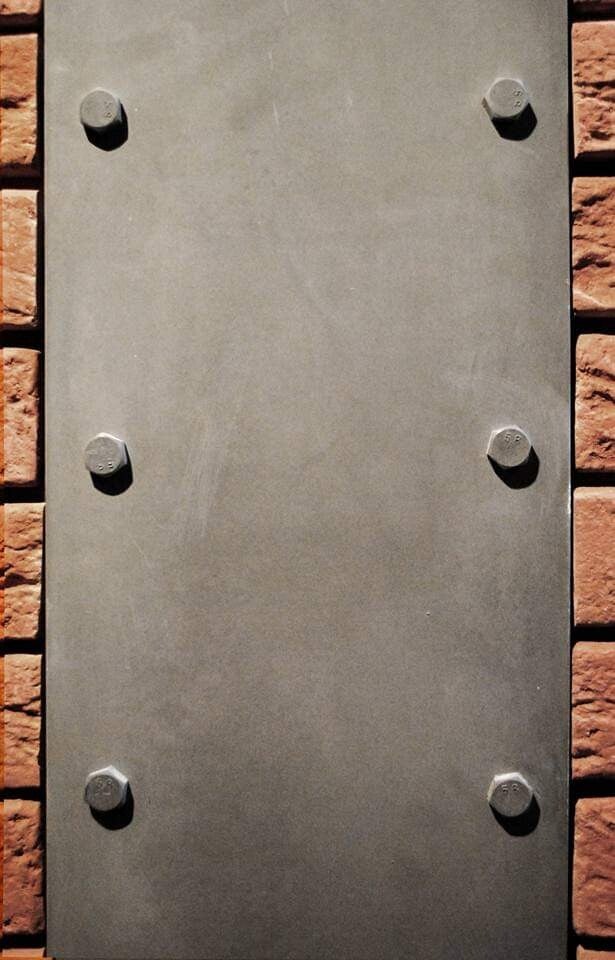 BETON ARCHITEKTONICZNY IMITACJA STALOWEJ BELKI ŚRUBA