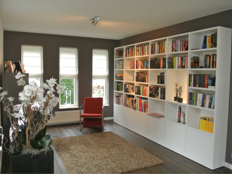 Boekenkast met laden en deuren onderin