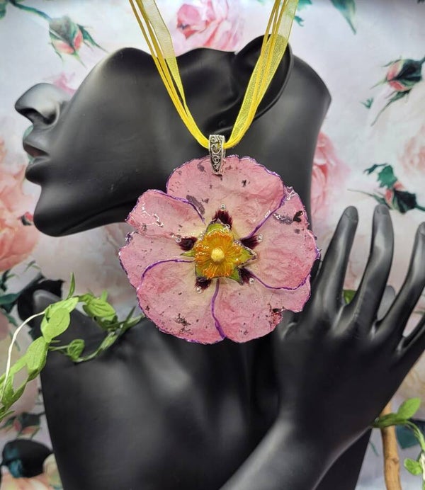 Collier Fleur de Cyste