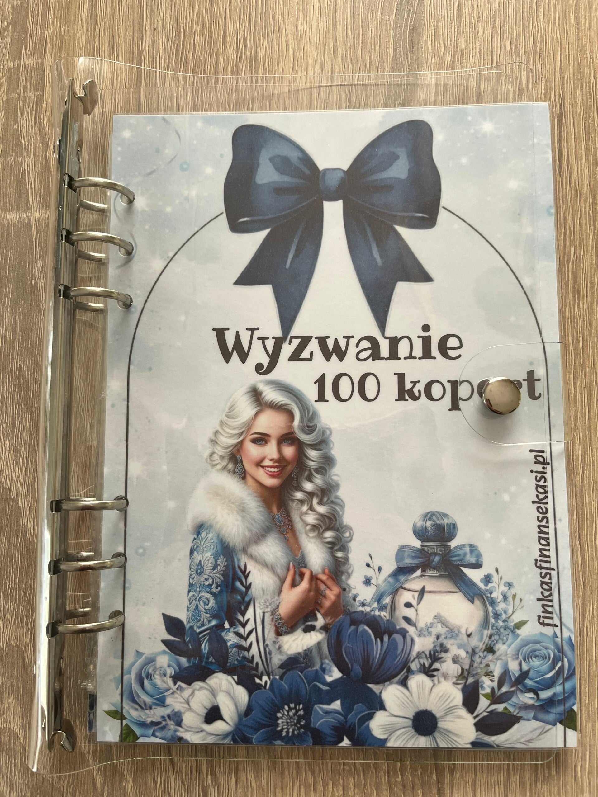 Wyzwanie Oszczędnościowe 100 Kopert z segregatorem a5 ( kokarda niebieska)