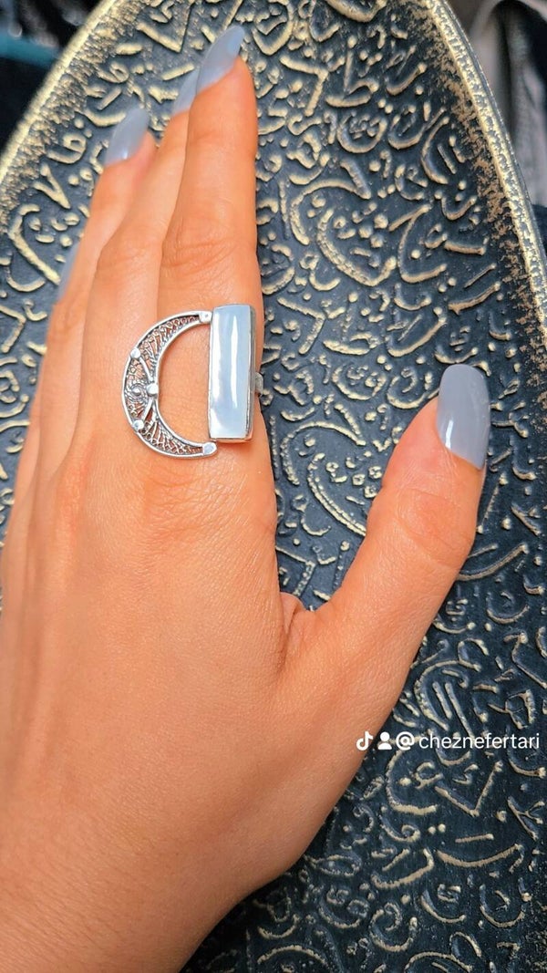Bague croissant de  Lune avec de  la Nacre