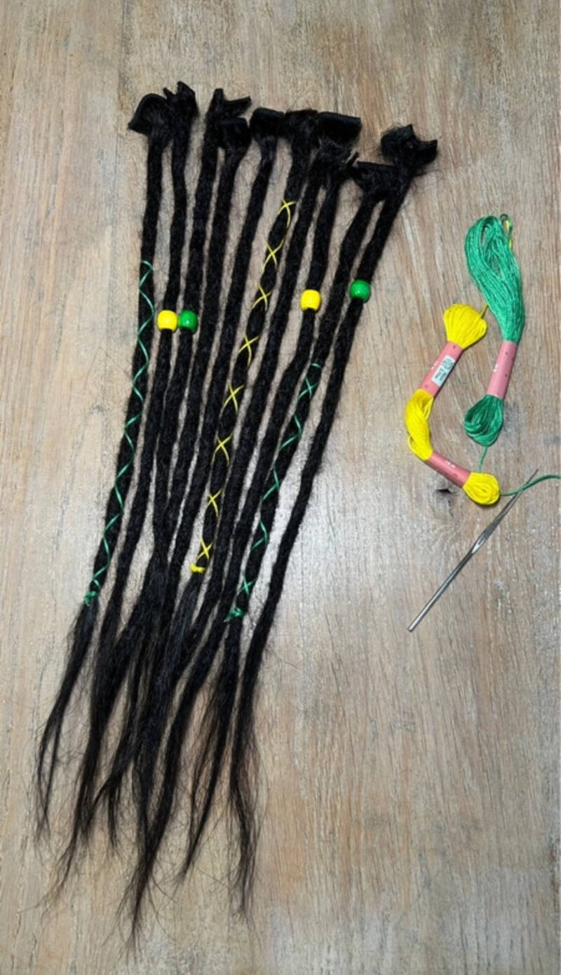 Naturels 10x 40 cm noires / 99 euros