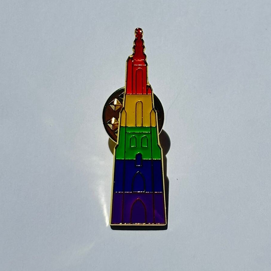 Regenboog pin Amersfoort