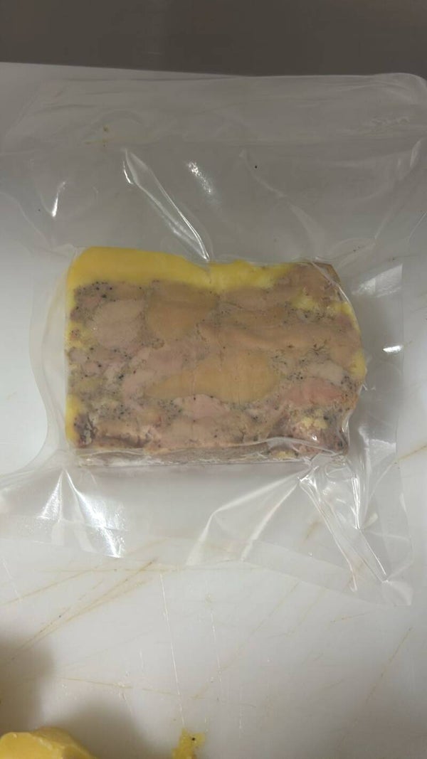 1 tranche de foie gras parfumée au rhum Mangoustant