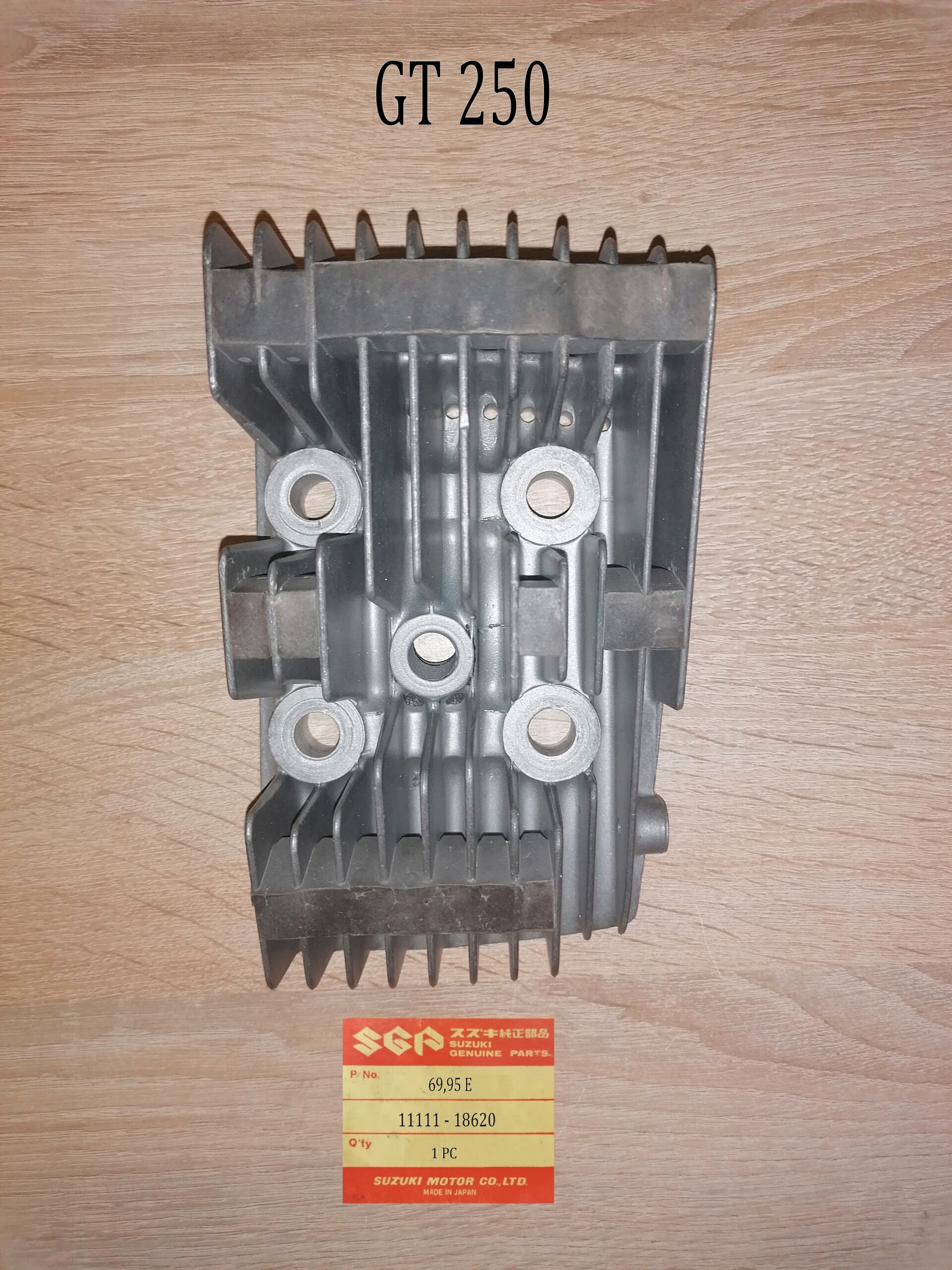 Suzuki GT 250 - K-L-M Zylinderkopf rechts gebraucht.