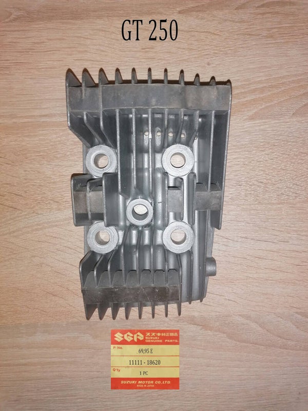 Suzuki GT 250 - K-L-M Zylinderkopf rechts