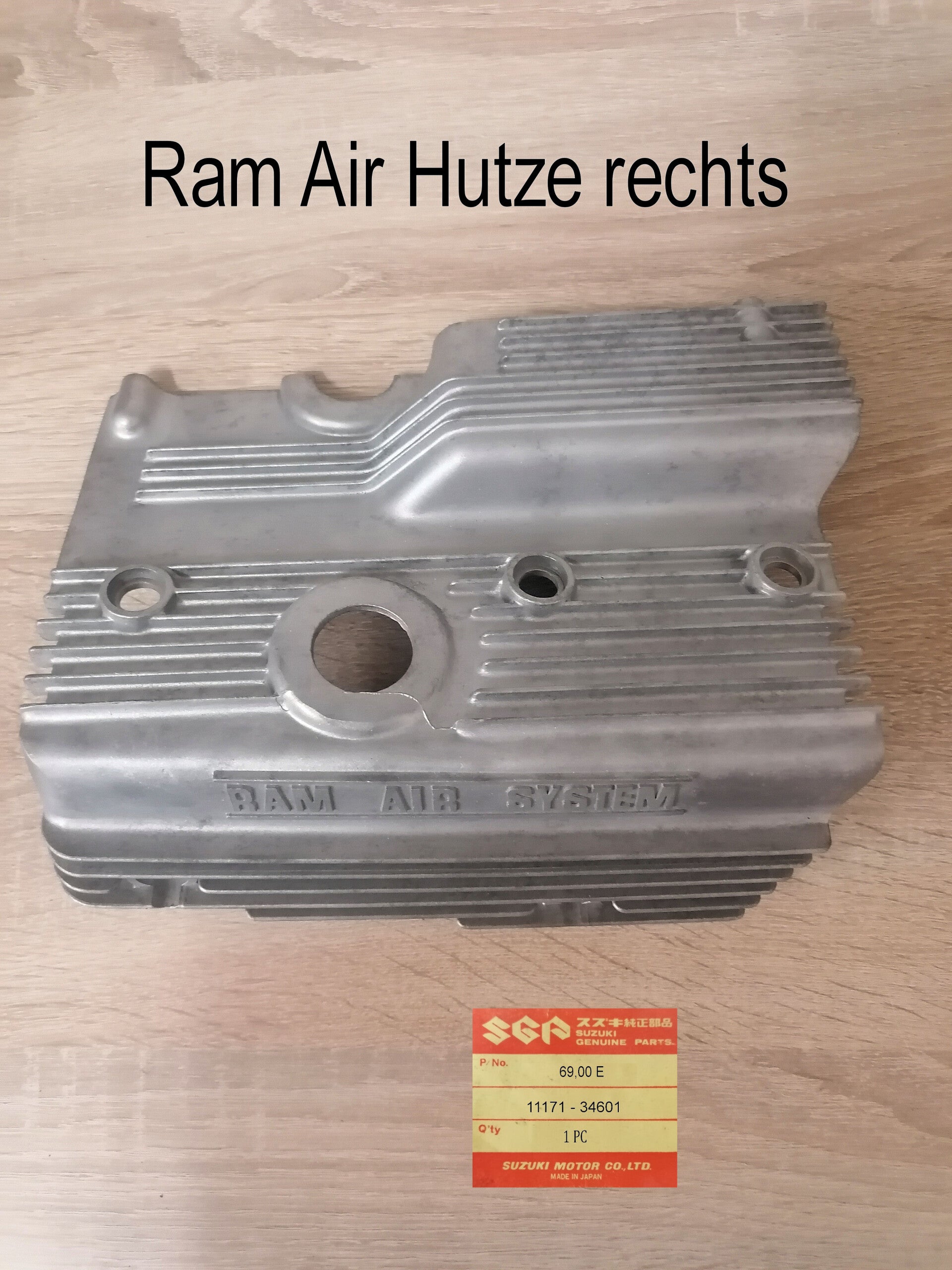 Suzuki GT 550 J+K Ram Air Hutze rechts gebraucht.