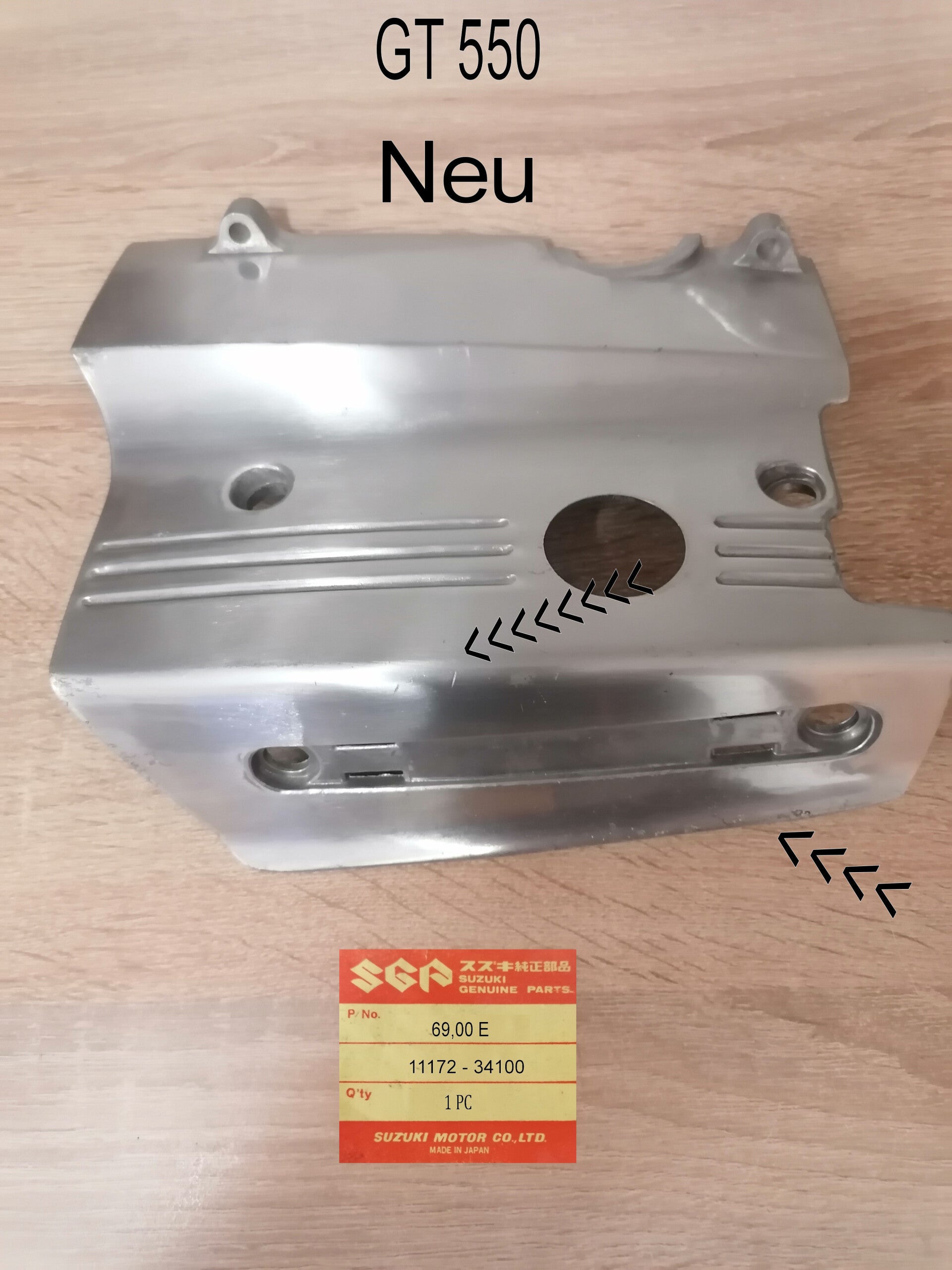 Suzuki GT 550 Ram Air Hutze links neu.