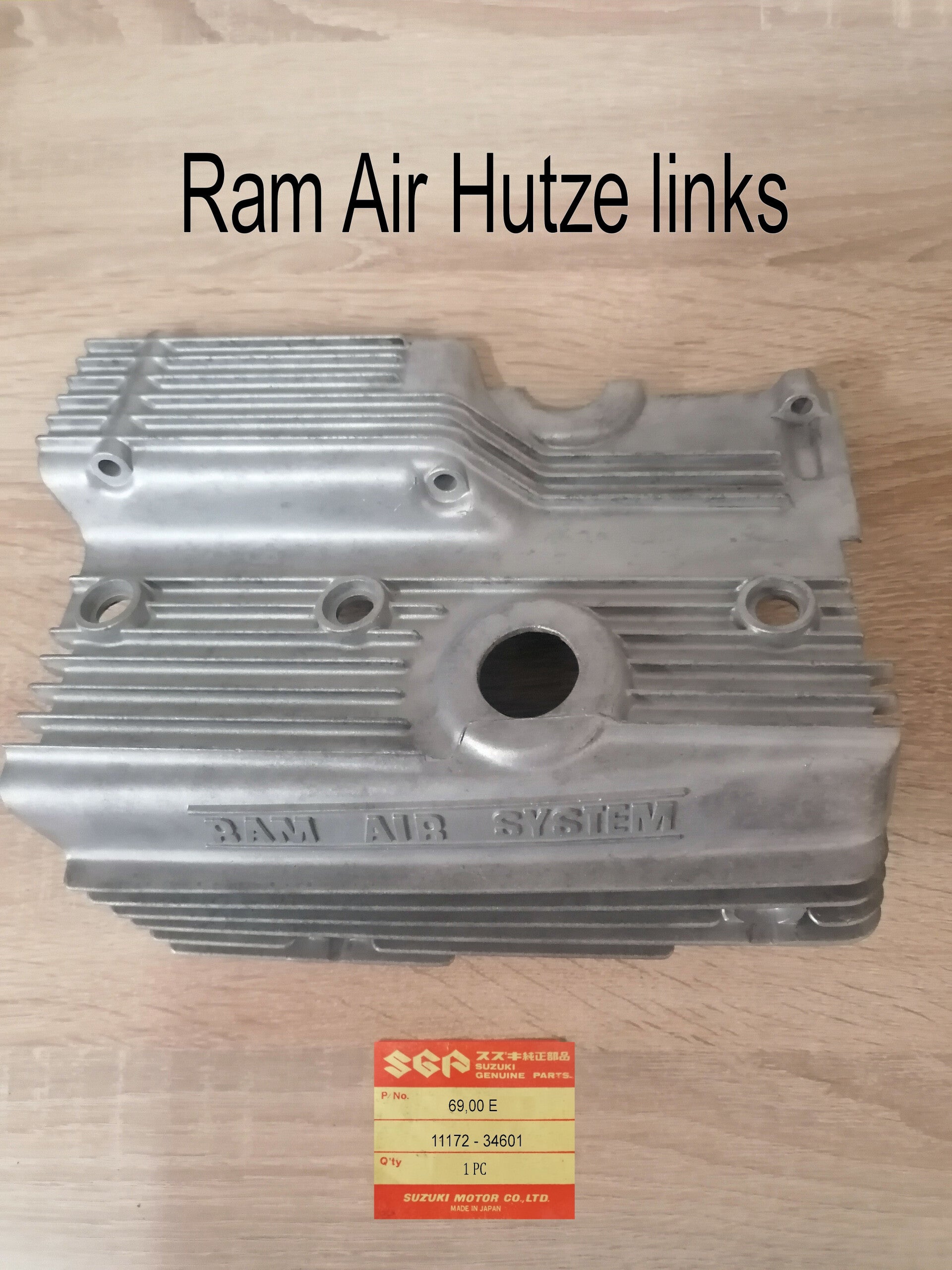 Suzuki GT 550 J+K Ram Air Hutze links gebraucht.