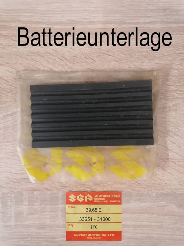 Suzuki GT 550 Batterieunterlage neu.