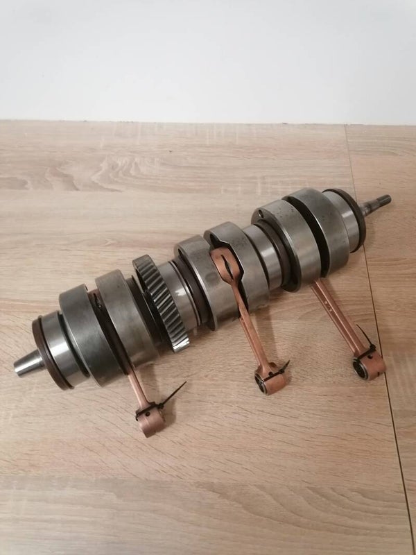 Suzuki GT 750  Kurbelwelle generalüberhohlt.