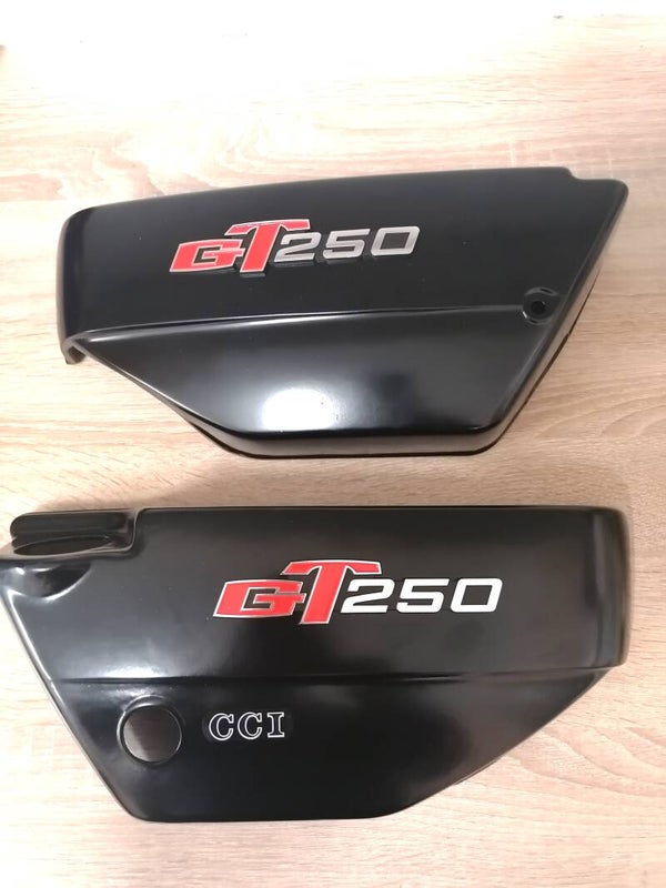 Suzuki GT 250 Seitendeckel gebraucht.