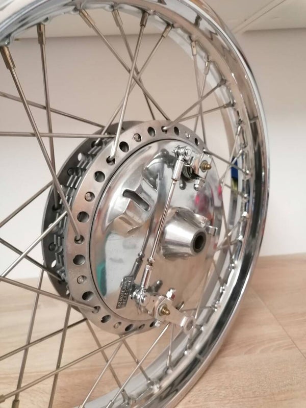 Suzuki T 500 Vorderrad