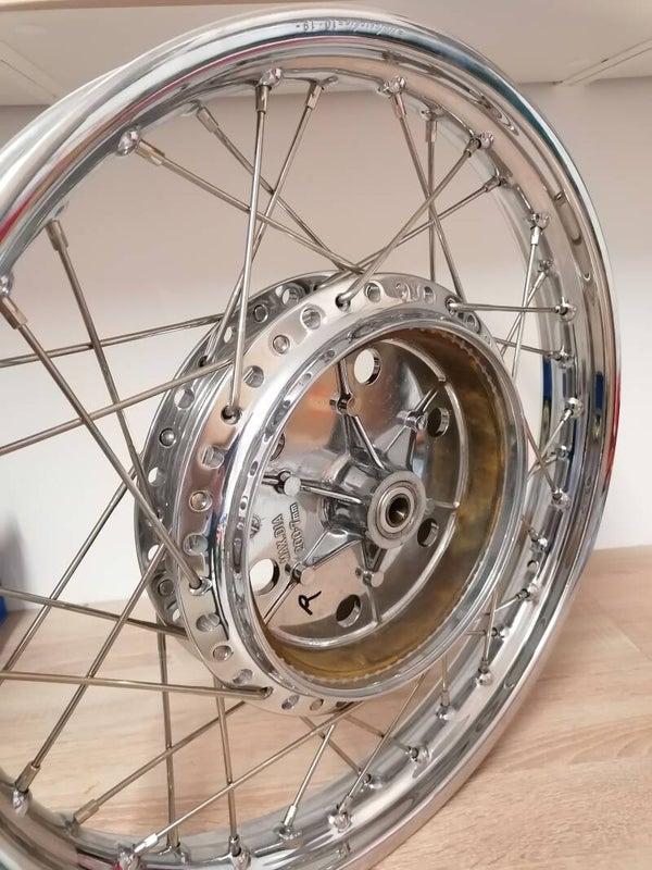 Suzuki GT 750 J Vorderrad