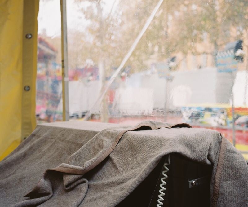 9. Fête foraine, image 42 cm x 49 cm