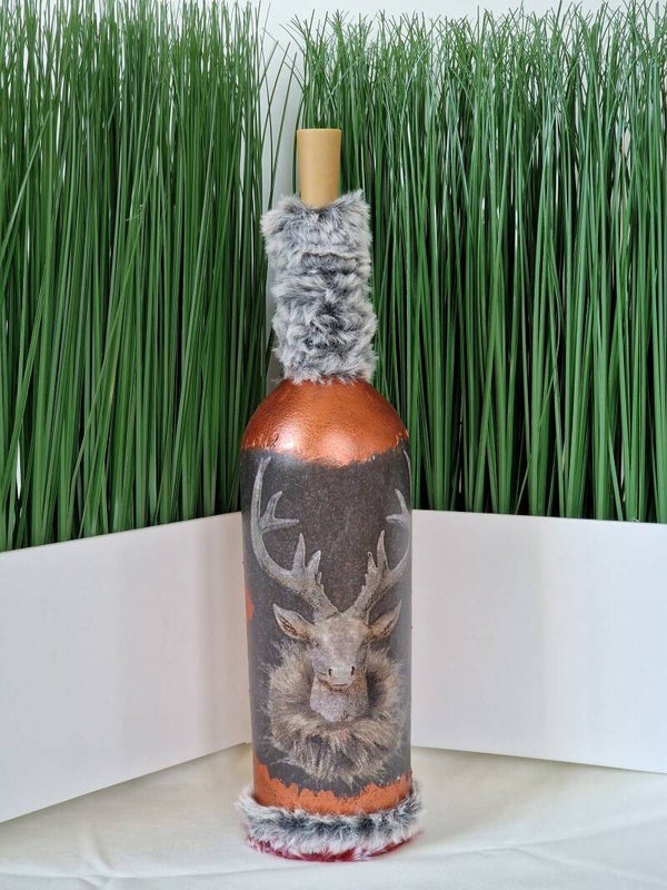 Zauberwald - Dekorative beleuchtete Flasche mit Hirschmotiv – Handarbeit