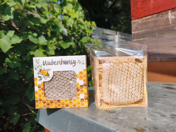 Wabenhonig im Holzrähmchen