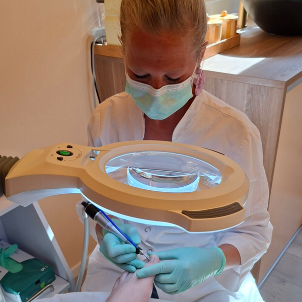 Uitgebreide pedicure behandeling (60 minuten)