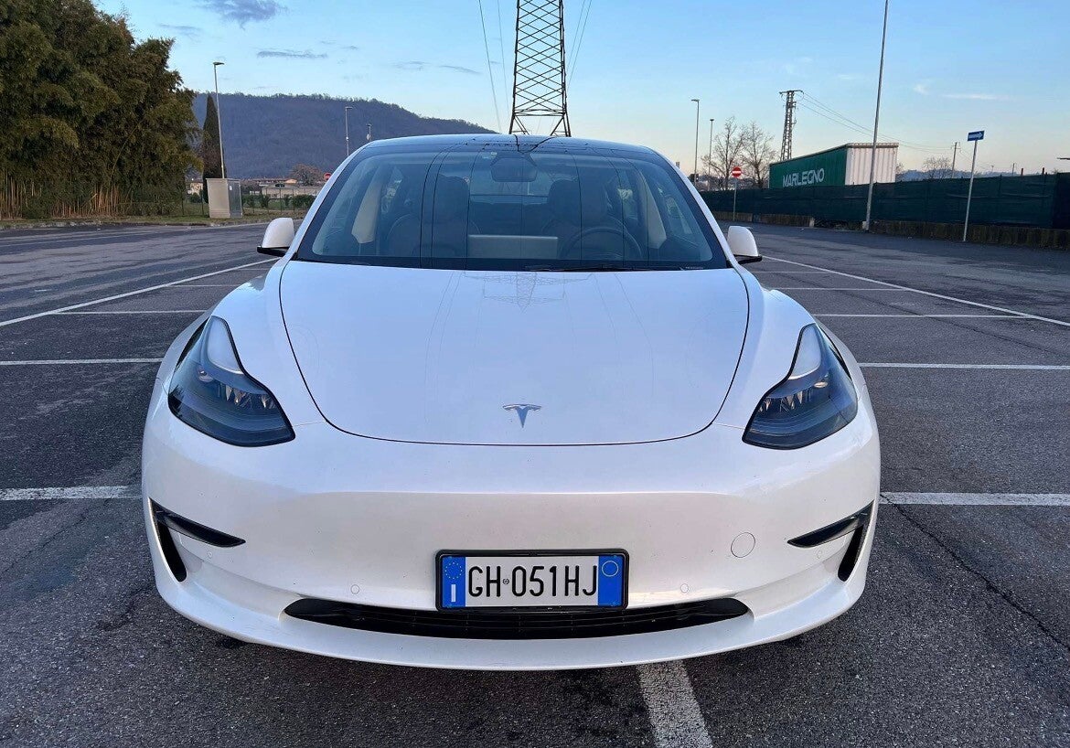 TESLA MODEL 3