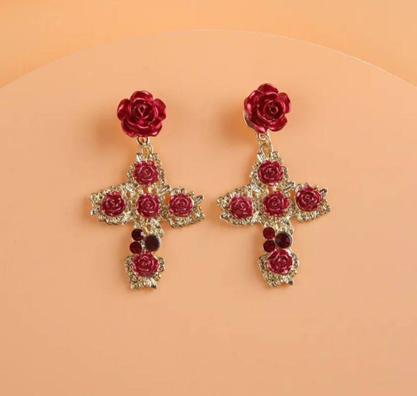 097 Aretes cruz de rosas rojas