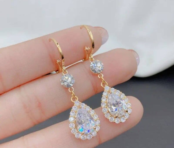 715	Aretes lagrima diamantada