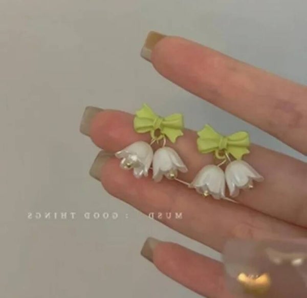 808	 Aretes lazon y flor verde