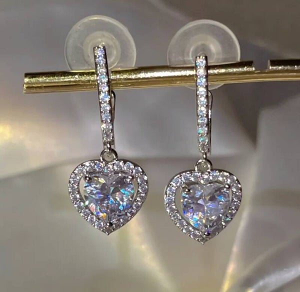 618 Aretes corazones diamantados