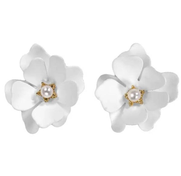 695	Aretes flor doble petalo blanco