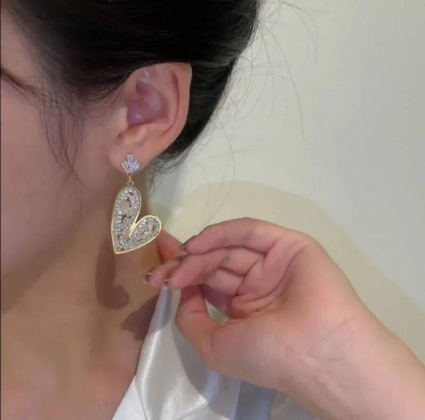 640 Aretes corazon diamantado dorado
