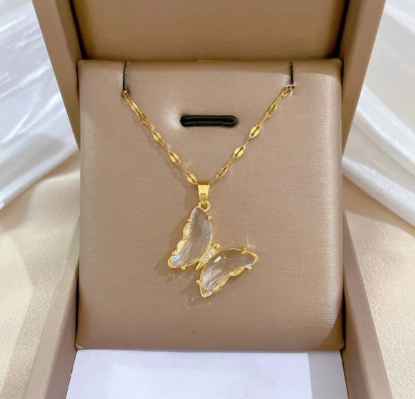 064 Collar y dije mariposa piedra transparente