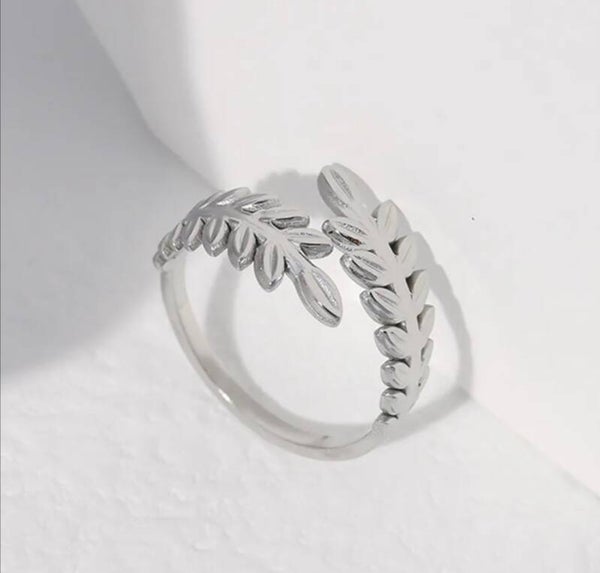 Anillo hojas plateado