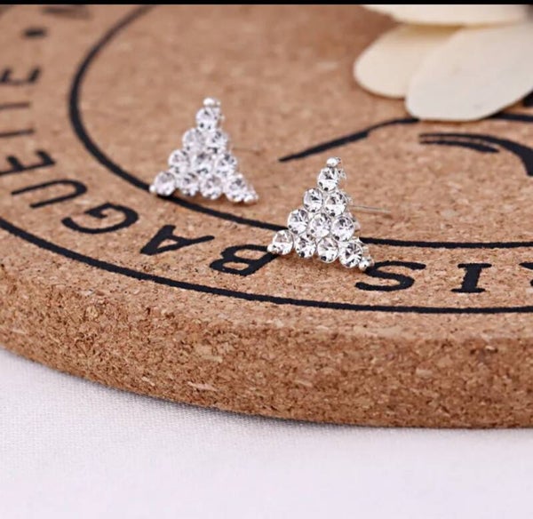 538  Broquel triangulo diamantado